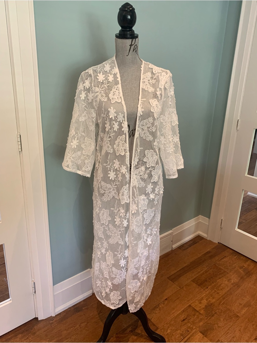 Maeve White Sheer Floral Lace Kimono Robe - Picture 4 of 16